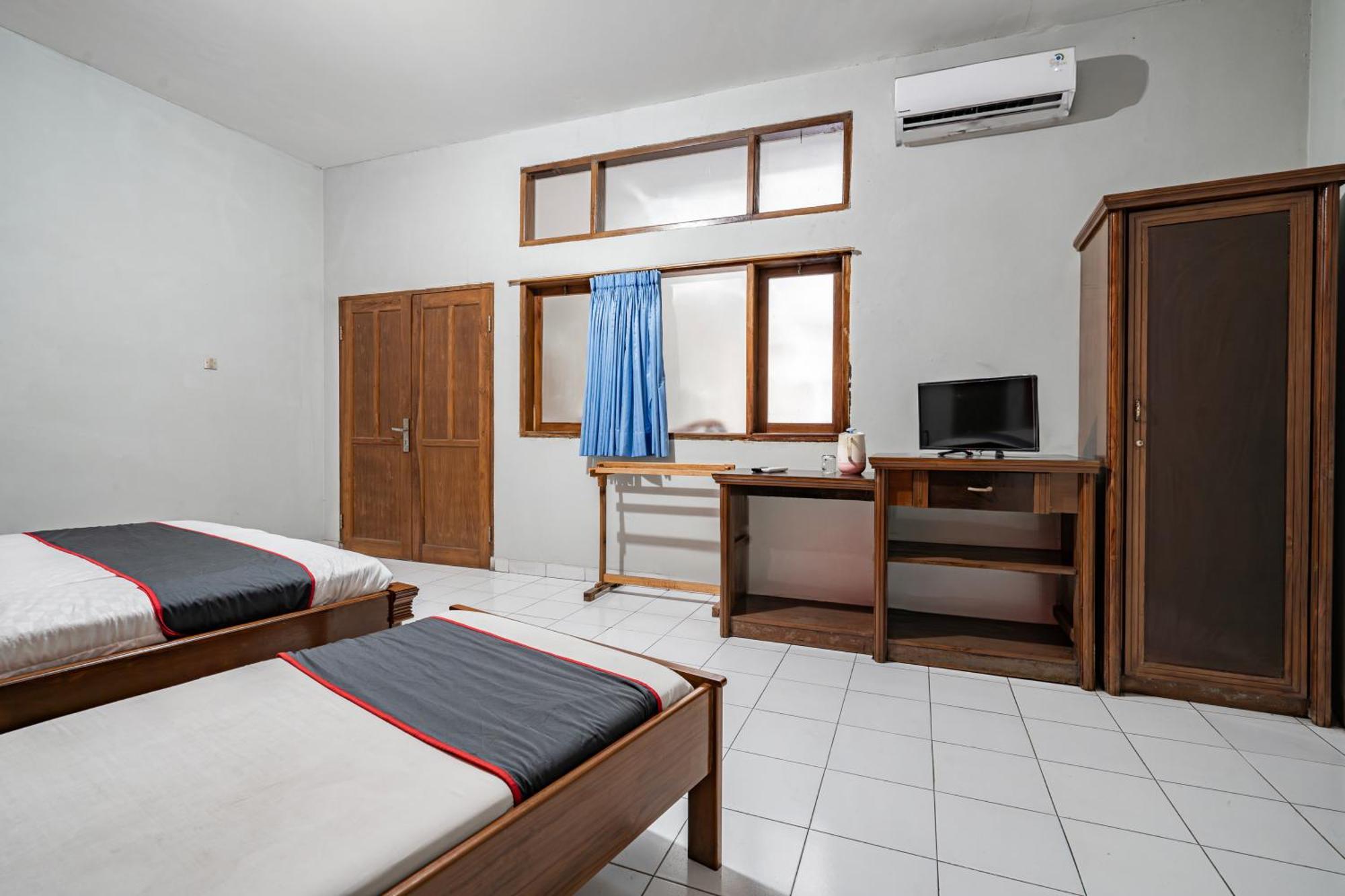 Collection O Tasikmalaya Near Stadium Wiradadaha Formerly Hotel Abadi Exteriör bild