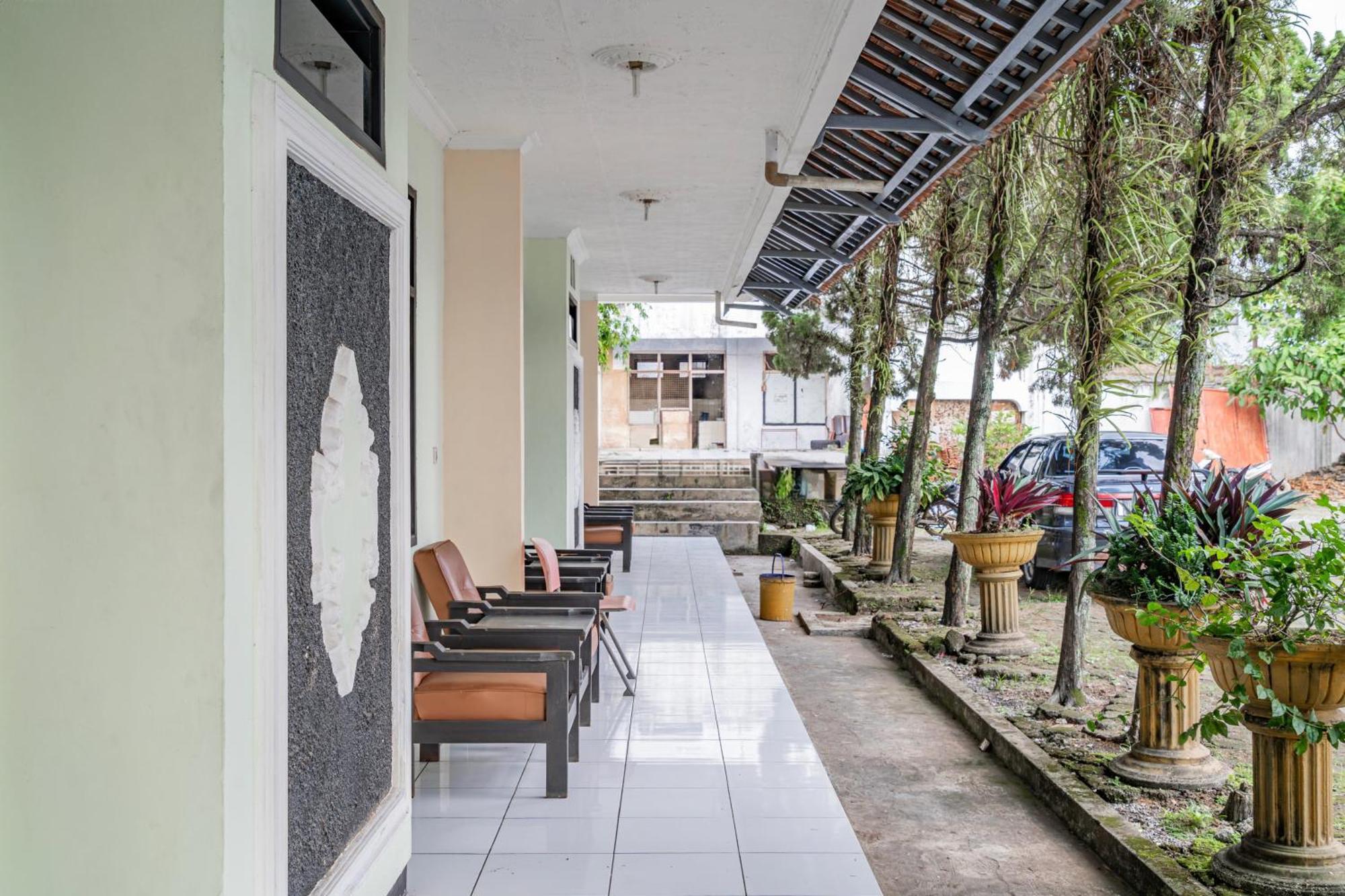 Collection O Tasikmalaya Near Stadium Wiradadaha Formerly Hotel Abadi Exteriör bild